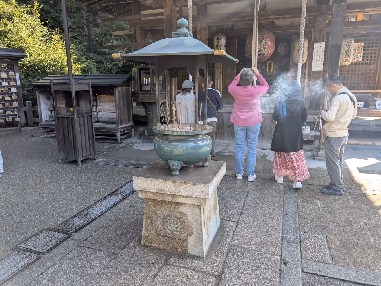 The altar (?) of the temple. There are several people in front of it, and behind them is a place to burn incense.