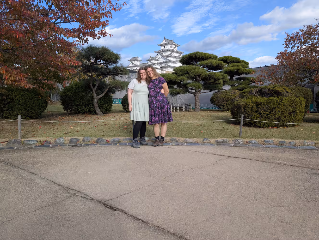 Senna and Fiona in front of the castle.